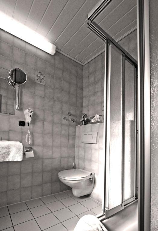Hotel Zur Krone Ronneburg  الغرفة الصورة